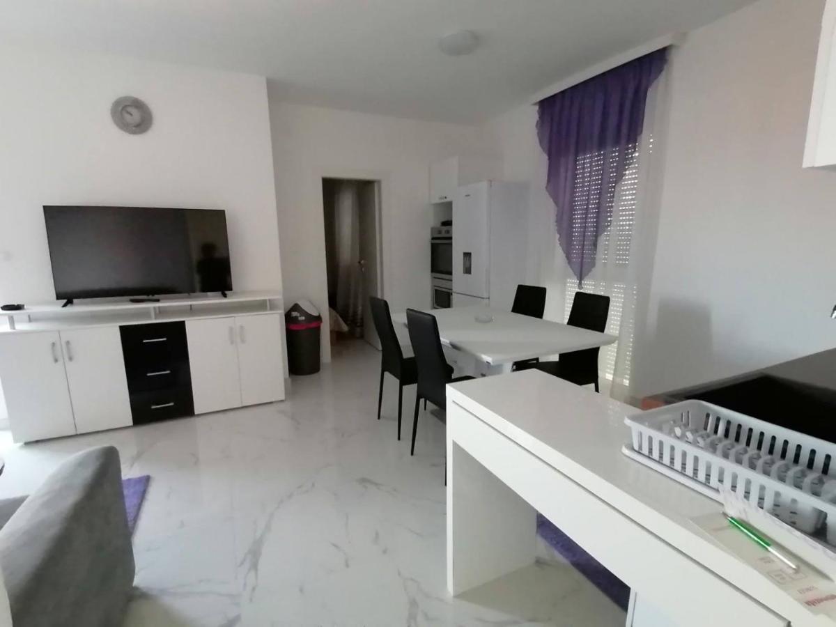 Vila Slavica Vir Exterior photo